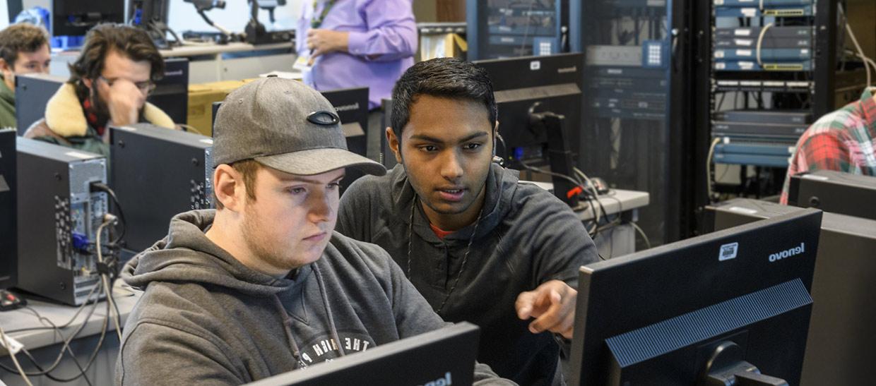 学生s looking at a computer